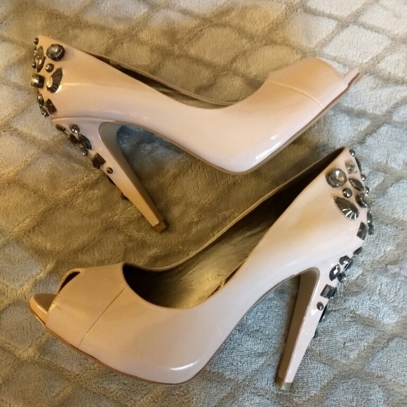 Women’s Shoes - Picture 1 of 4